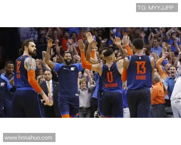 勇士与雷霆激战正酣新浪直播带你全程感受比赛精彩瞬间