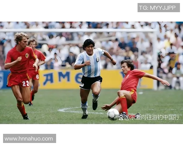 哈维西蒙斯的崛起之路:从青训天才到职业足球新星的奋斗故事